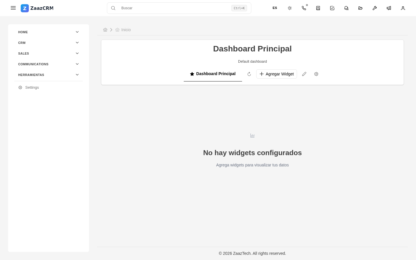 Screenshot: vista completa de ZaazCRM con la barra superior, la barra lateral expandida y el área principal mostrando el panel